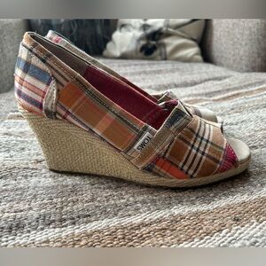Toms| Cute Summer Tan/Blue/Orange 3.5” Wedge Open Toe Espadrille Shoes Sz 8.5